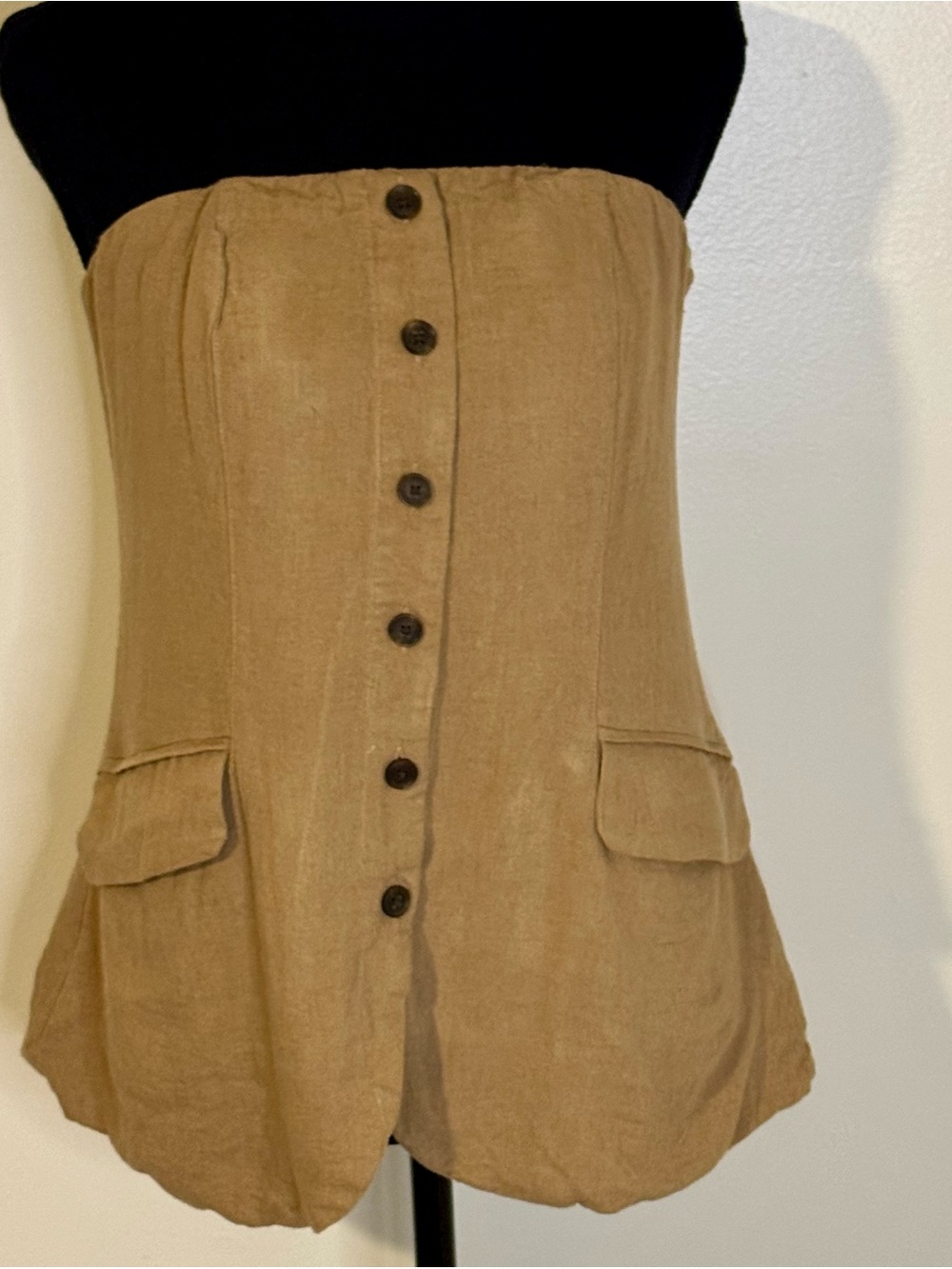 Universal Women’s Strapless Button-Front Top in Tan